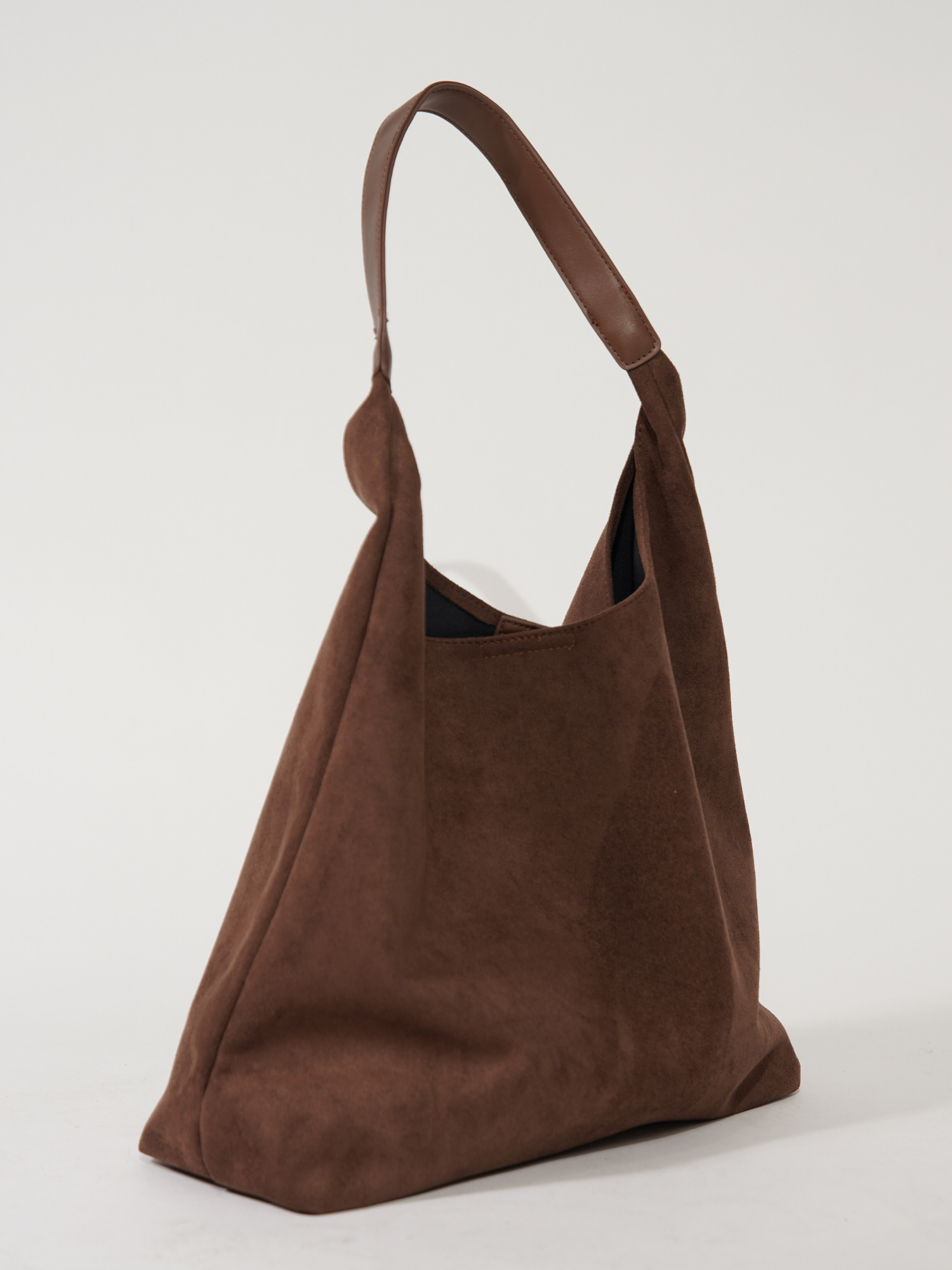 Timeless Leather Tote for Everyday Use