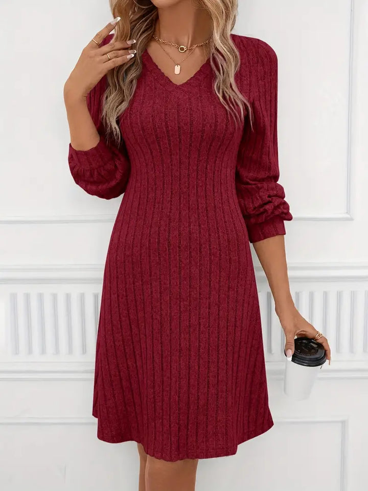 Isaura - Chic V-Neck Ribbed Dress