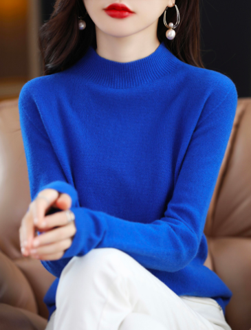 Warm and Comfortable Long-Sleeve Wool Pullover